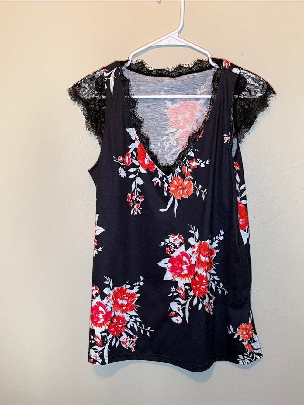 Floral Lace-Trim V-Neck Chemise - Black with Red Floral